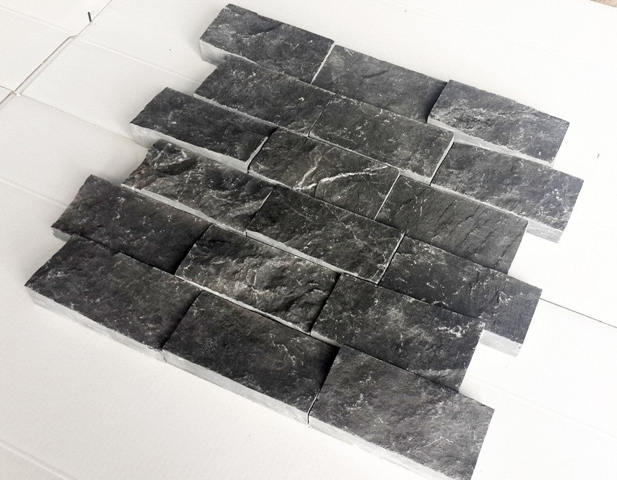 Carrelage pierre naturelle Toros Noir avec collage grillage (0,54m²)