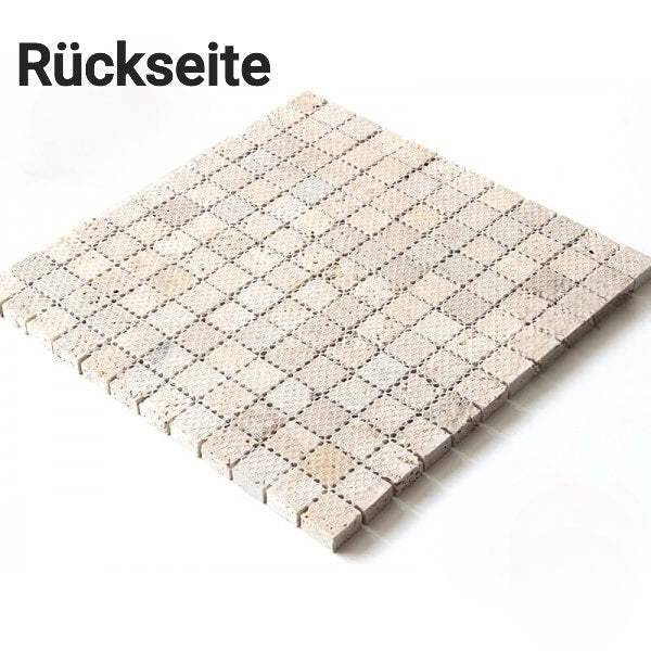 Rückseite mit Netzverklebung von getrommelte Travertin-Fliese 